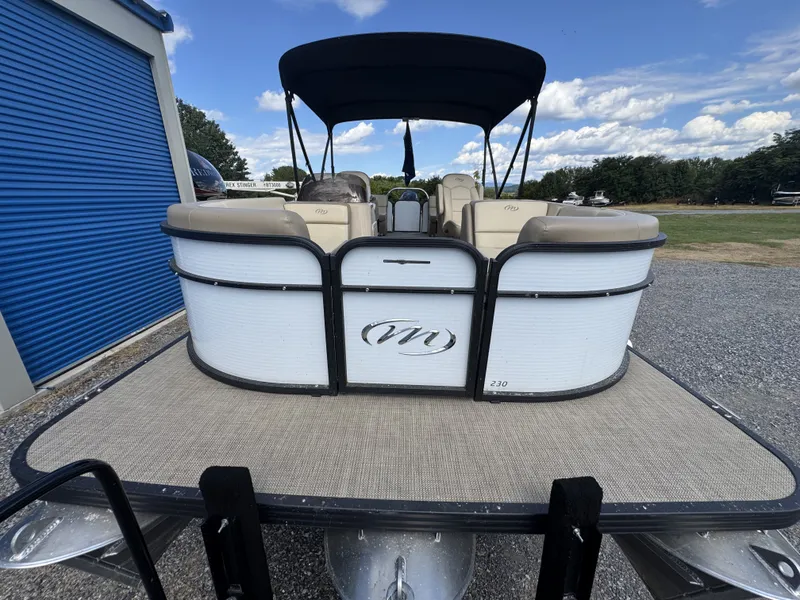 Slide: The Image of Manitou 23 Aurora LE RF VP II 2022 - 7