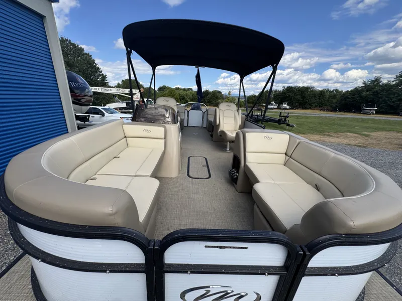 Slide: The Image of Manitou 23 Aurora LE RF VP II 2022 - 8