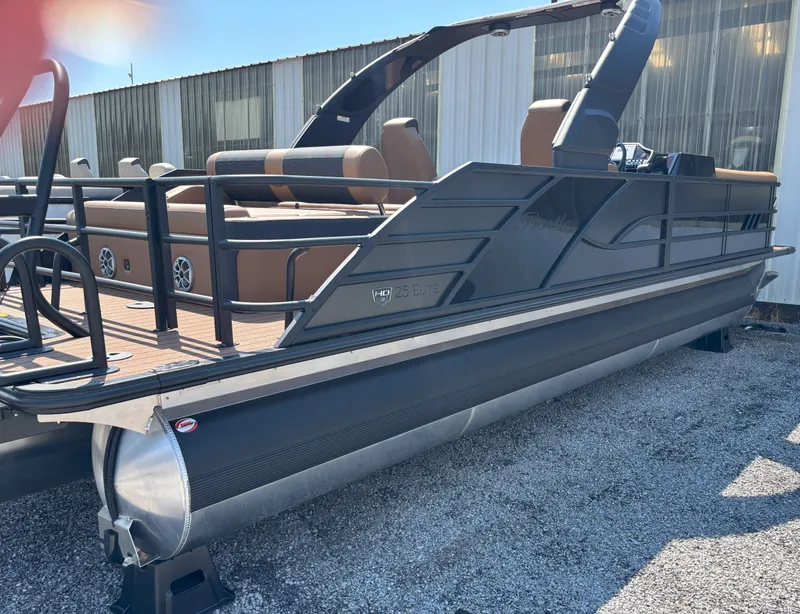 The Image of Bentley Pontoons Elite 253 DC Swingback 2026 - 1