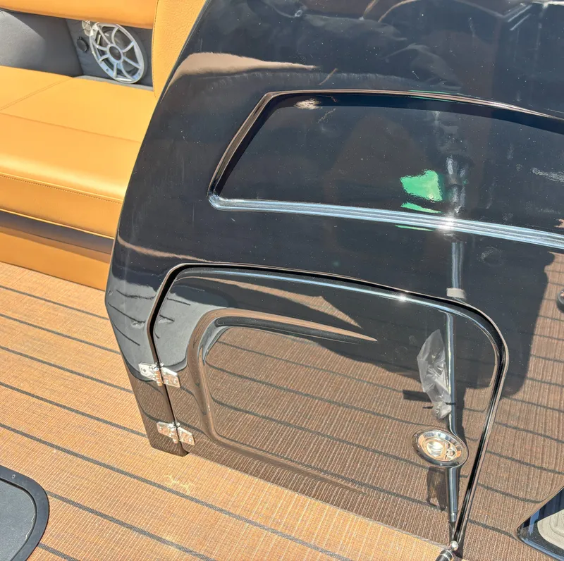 Slide: The Image of Bentley Pontoons Elite 253 DC Swingback 2026 - 19