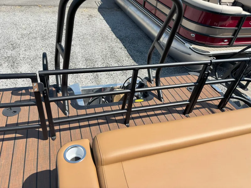 Slide: The Image of Bentley Pontoons Elite 253 DC Swingback 2026 - 26