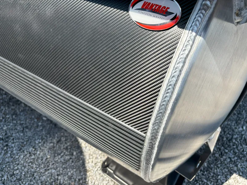 Slide: The Image of Bentley Pontoons Elite 253 DC Swingback 2026 - 31