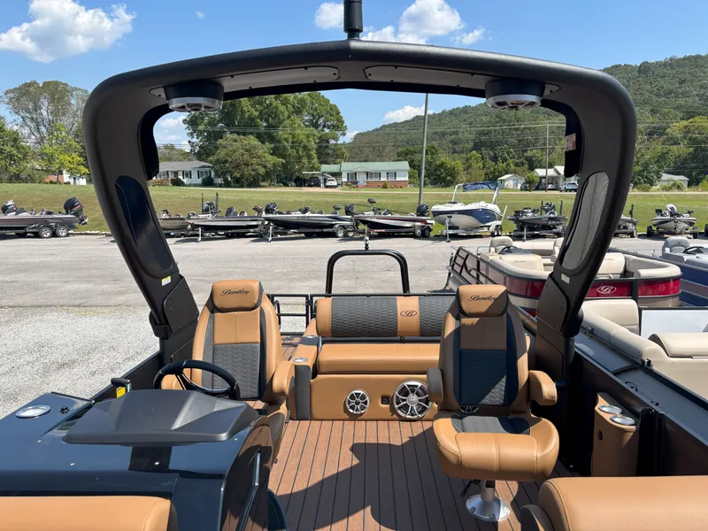 Slide: The Image of Bentley Pontoons Elite 253 DC Swingback 2026 - 8