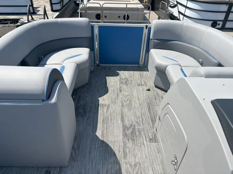 Slide: The Image of Bentley Pontoons Legacy 200 Swingback 2026 - 16