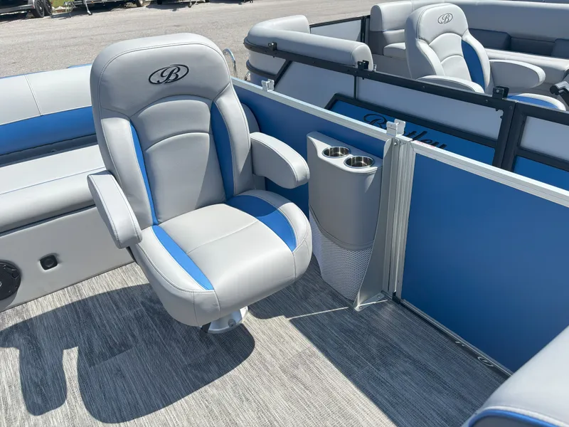 Slide: The Image of Bentley Pontoons Legacy 200 Swingback 2026 - 21