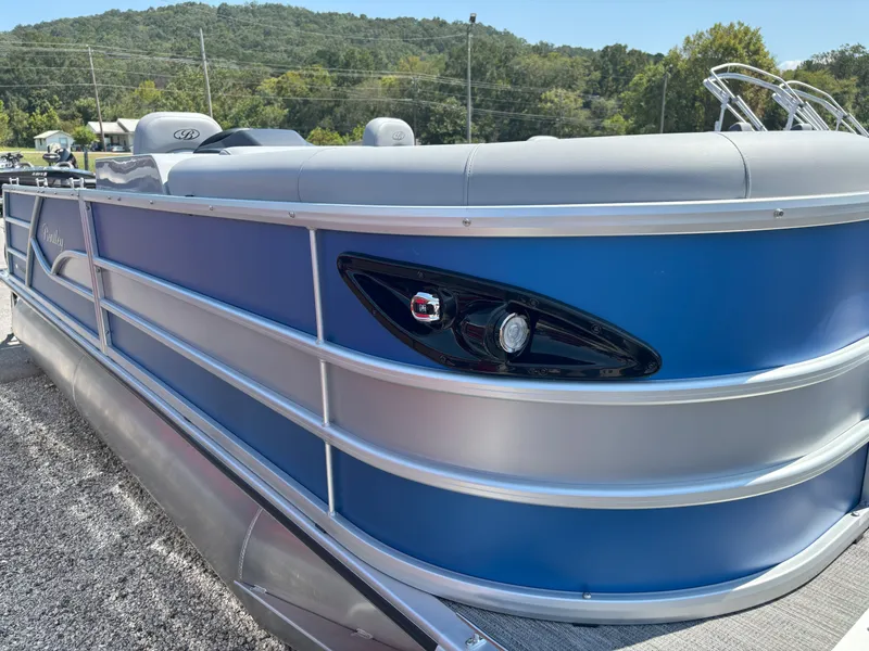 Slide: The Image of Bentley Pontoons Legacy 200 Swingback 2026 - 4