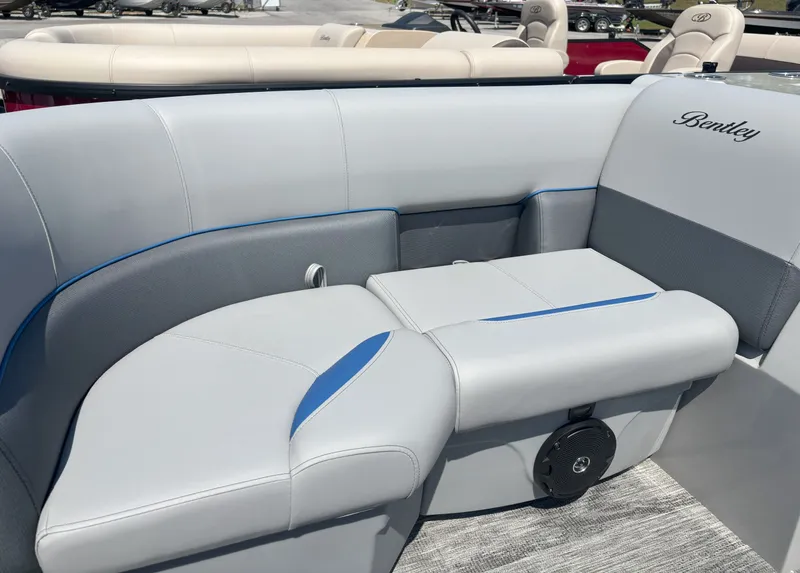Slide: The Image of Bentley Pontoons Legacy 200 Swingback 2026 - 6