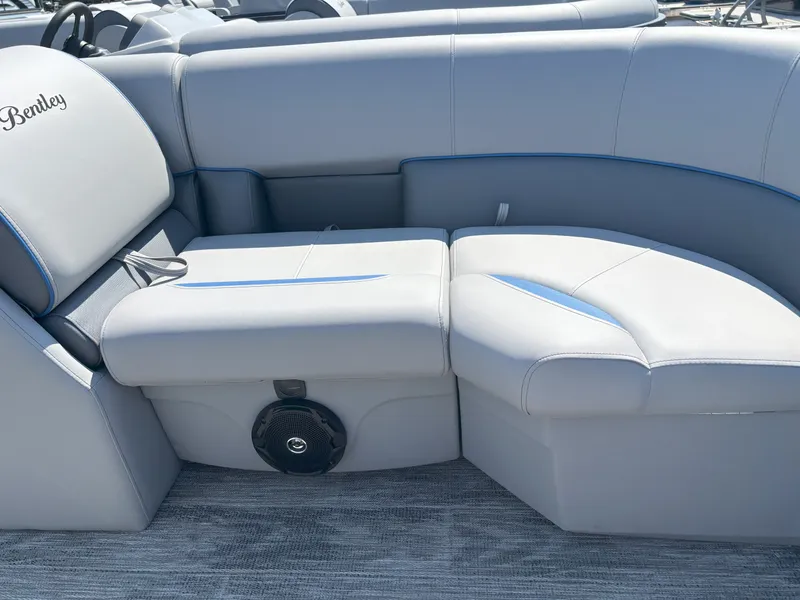 Slide: The Image of Bentley Pontoons Legacy 200 Swingback 2026 - 7