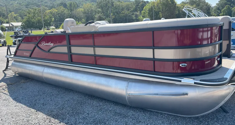 The Image of Bentley Pontoons Legacy 223 Swingback 2026 - 1