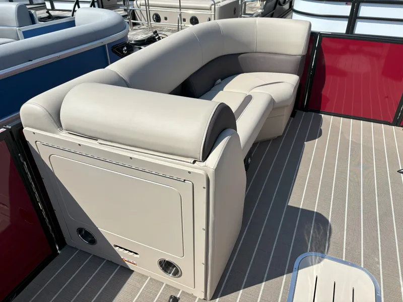 Slide: The Image of Bentley Pontoons Legacy 223 Swingback 2026 - 17