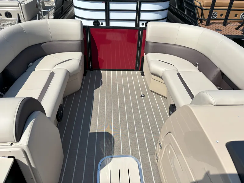 Slide: The Image of Bentley Pontoons Legacy 223 Swingback 2026 - 19