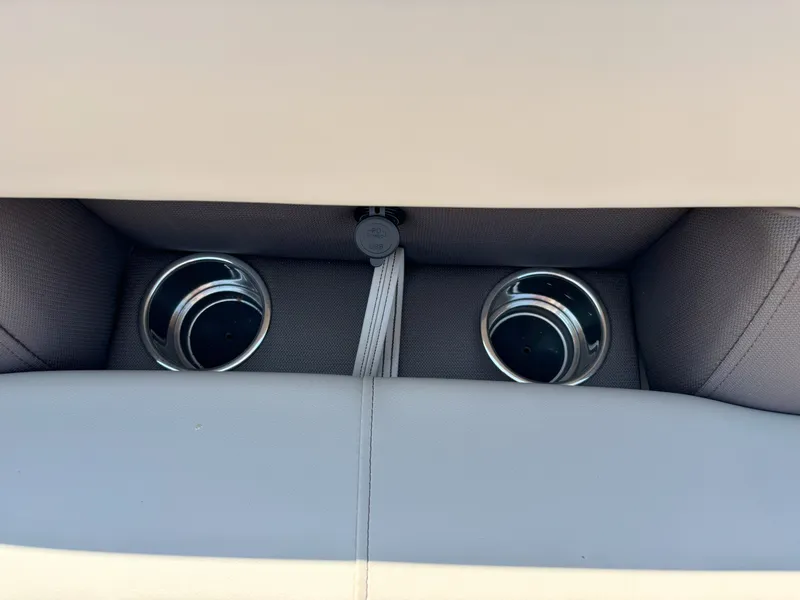 Slide: The Image of Bentley Pontoons Legacy 223 Swingback 2026 - 23