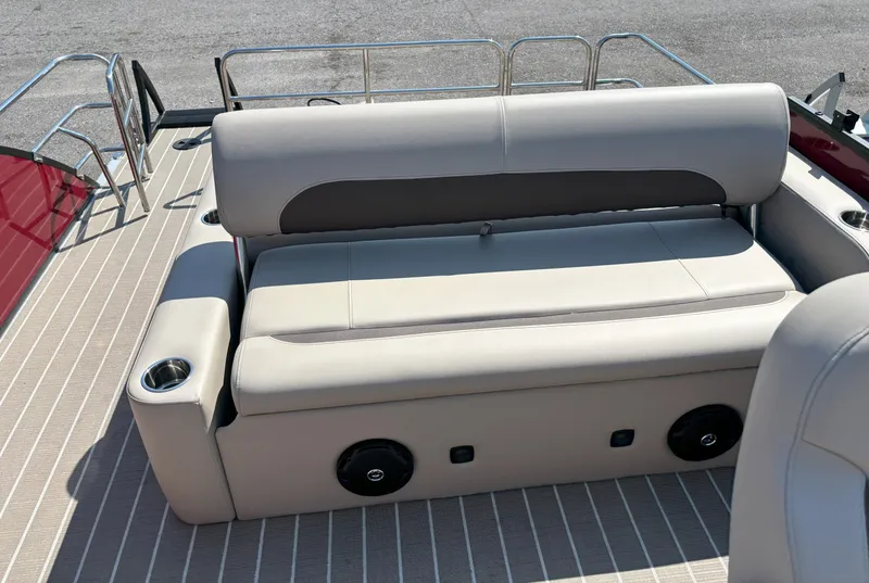 Slide: The Image of Bentley Pontoons Legacy 223 Swingback 2026 - 25