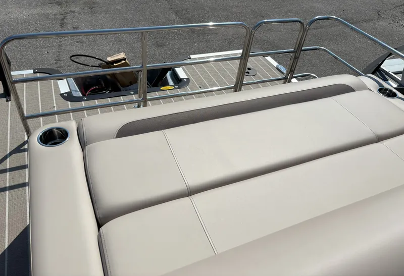 Slide: The Image of Bentley Pontoons Legacy 223 Swingback 2026 - 26