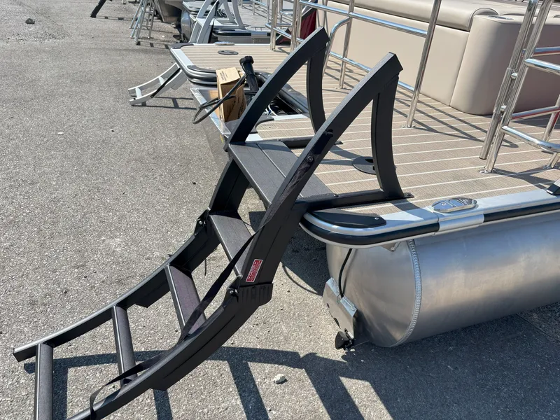 Slide: The Image of Bentley Pontoons Legacy 223 Swingback 2026 - 27