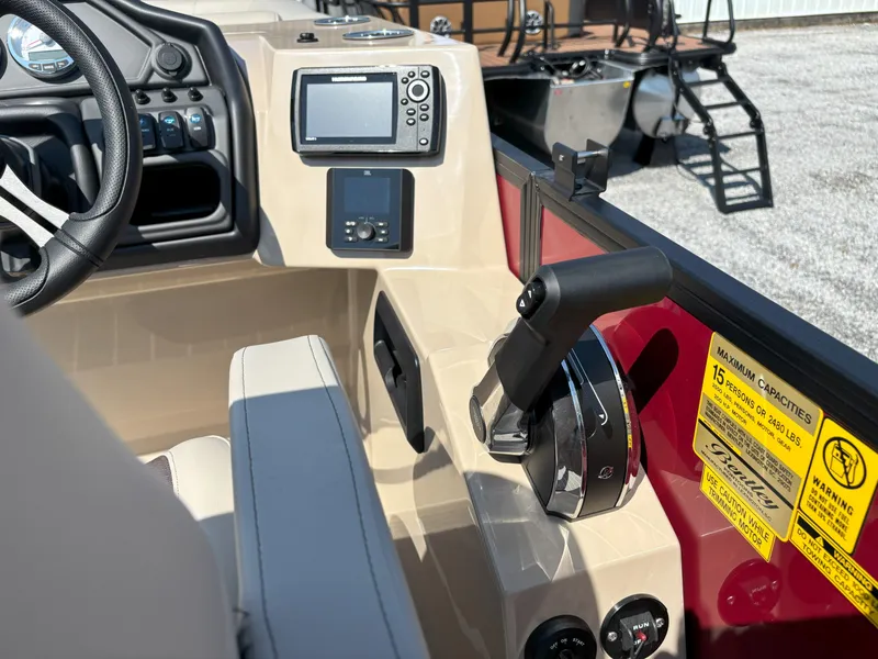 Slide: The Image of Bentley Pontoons Legacy 223 Swingback 2026 - 6