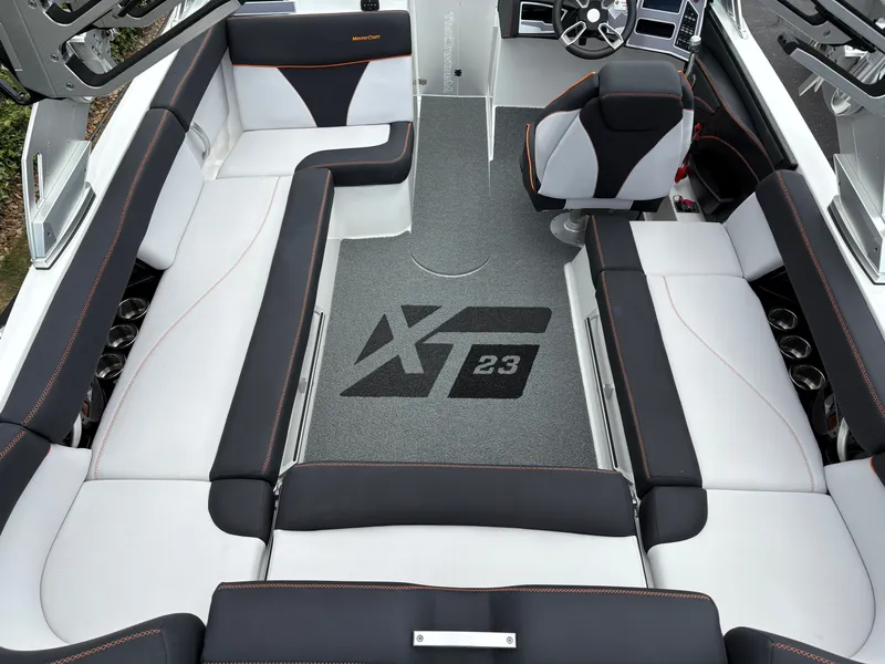 Slide: The Image of MasterCraft XT23 2020 - 10