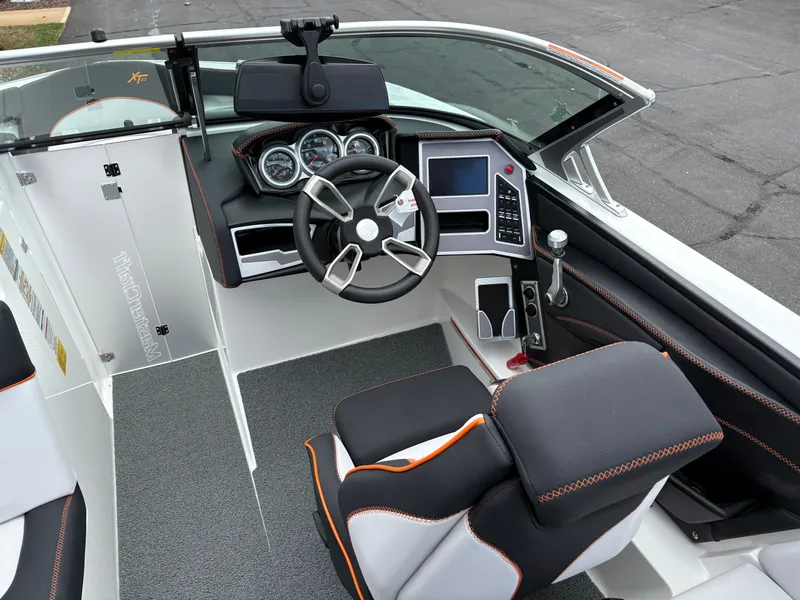 Slide: The Image of MasterCraft XT23 2020 - 11