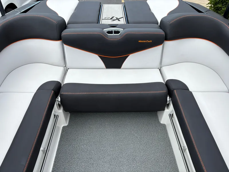 Slide: The Image of MasterCraft XT23 2020 - 15