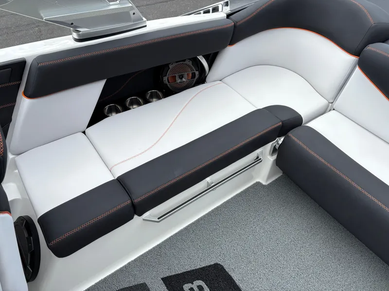 Slide: The Image of MasterCraft XT23 2020 - 16