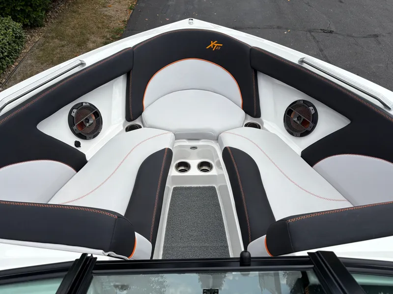 Slide: The Image of MasterCraft XT23 2020 - 17