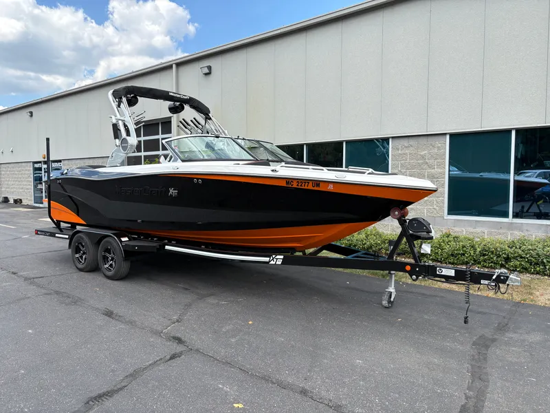 Slide: The Image of MasterCraft XT23 2020 - 3