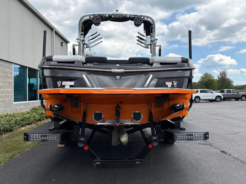 Slide: The Image of MasterCraft XT23 2020 - 6