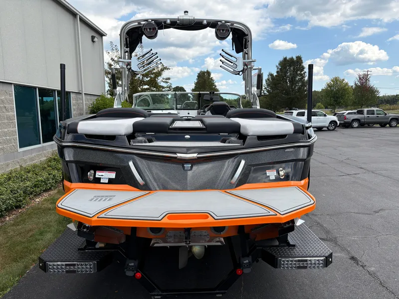 Slide: The Image of MasterCraft XT23 2020 - 7