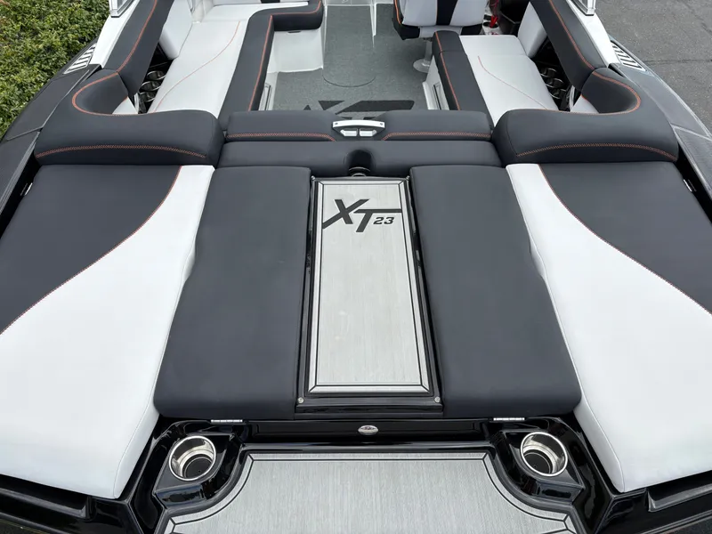 Slide: The Image of MasterCraft XT23 2020 - 8