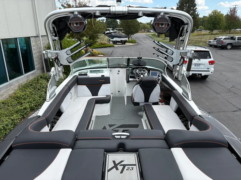 Slide: The Image of MasterCraft XT23 2020 - 9