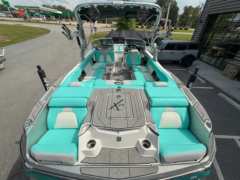 Slide: The Image of MasterCraft X24 2021 - 10