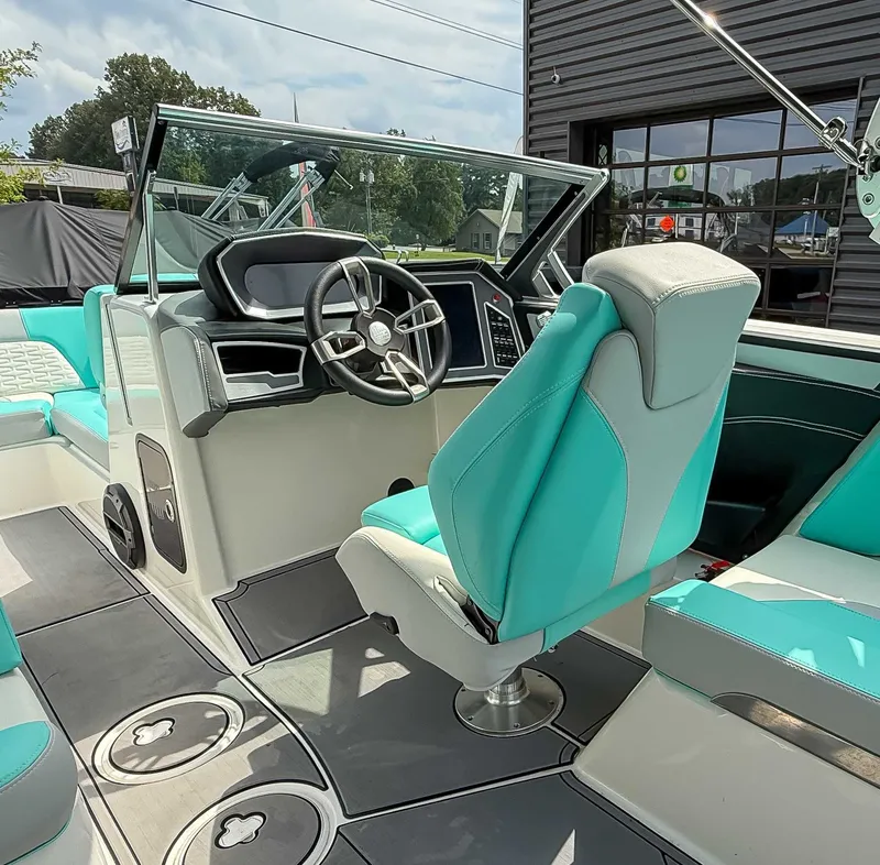 Slide: The Image of MasterCraft X24 2021 - 16