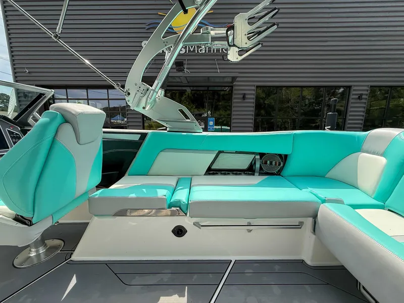 Slide: The Image of MasterCraft X24 2021 - 19