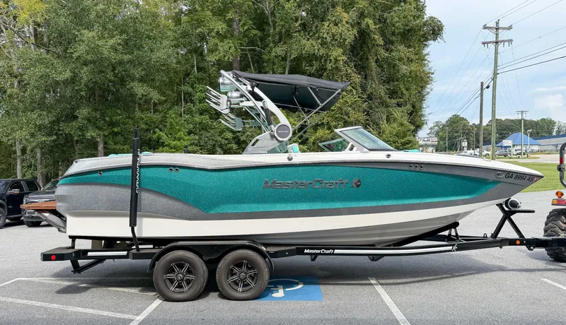 Slide: The Image of MasterCraft X24 2021 - 6