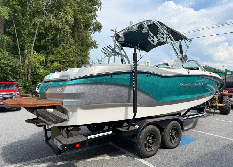 Slide: The Image of MasterCraft X24 2021 - 7