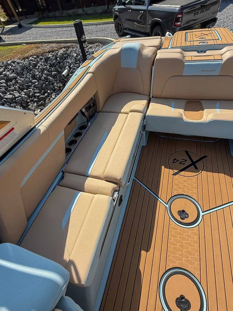 Slide: The Image of MasterCraft X24 2024 - 17