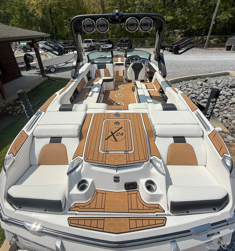 Slide: The Image of MasterCraft X24 2024 - 11