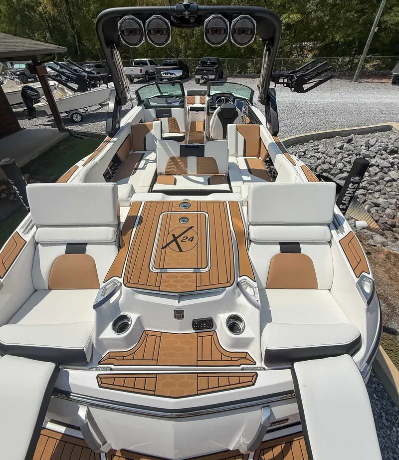 Slide: The Image of MasterCraft X24 2024 - 12