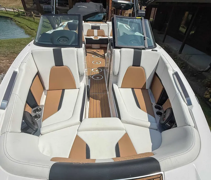 Slide: The Image of MasterCraft X24 2024 - 16