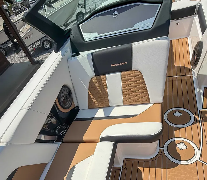 Slide: The Image of MasterCraft X24 2024 - 17