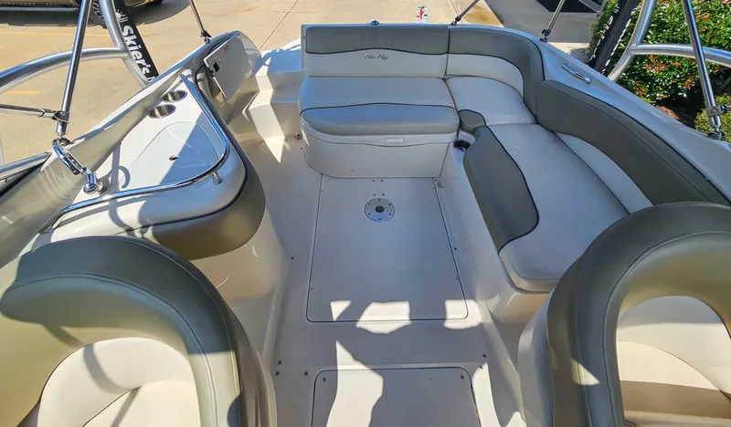 Slide: The Image of Sea Ray 240 Sundeck 2005 - 12