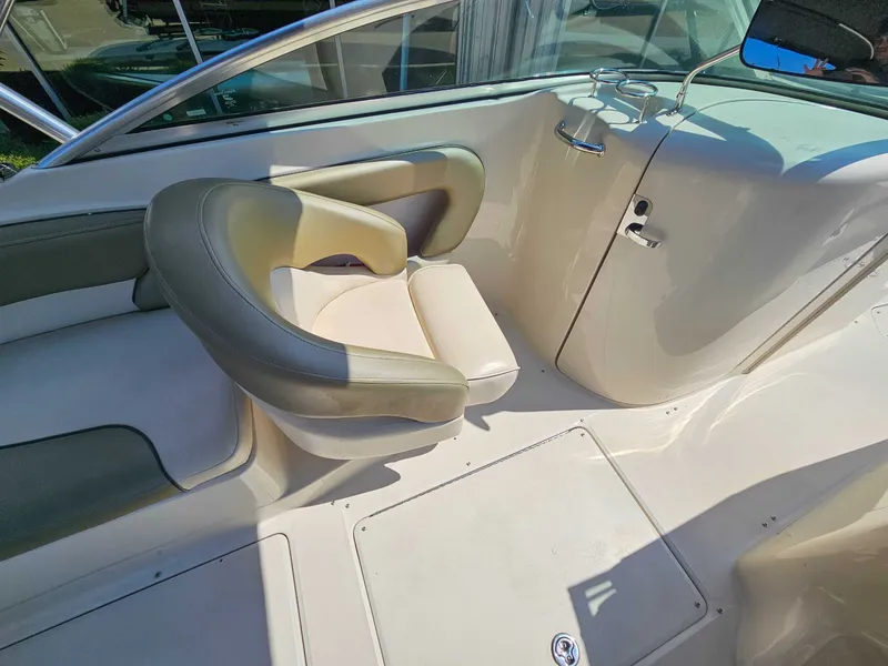 Slide: The Image of Sea Ray 240 Sundeck 2005 - 13