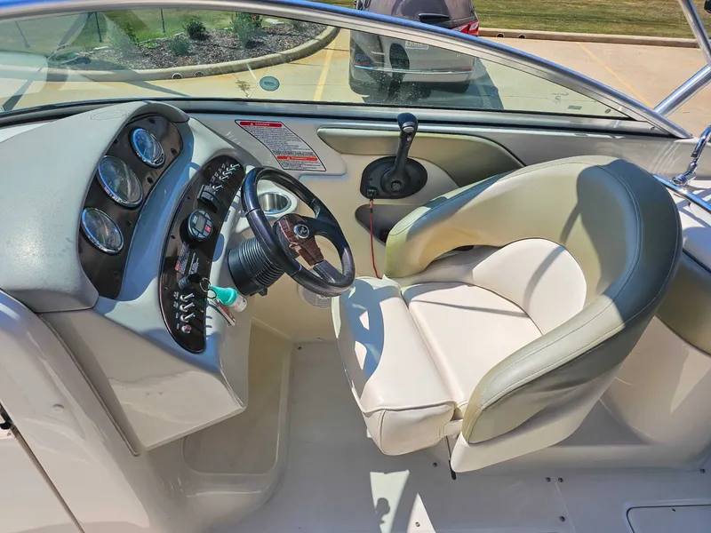 Slide: The Image of Sea Ray 240 Sundeck 2005 - 15