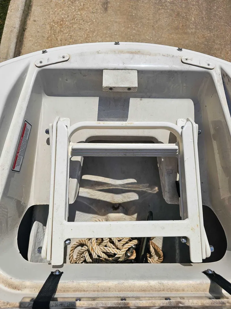 Slide: The Image of Sea Ray 240 Sundeck 2005 - 18