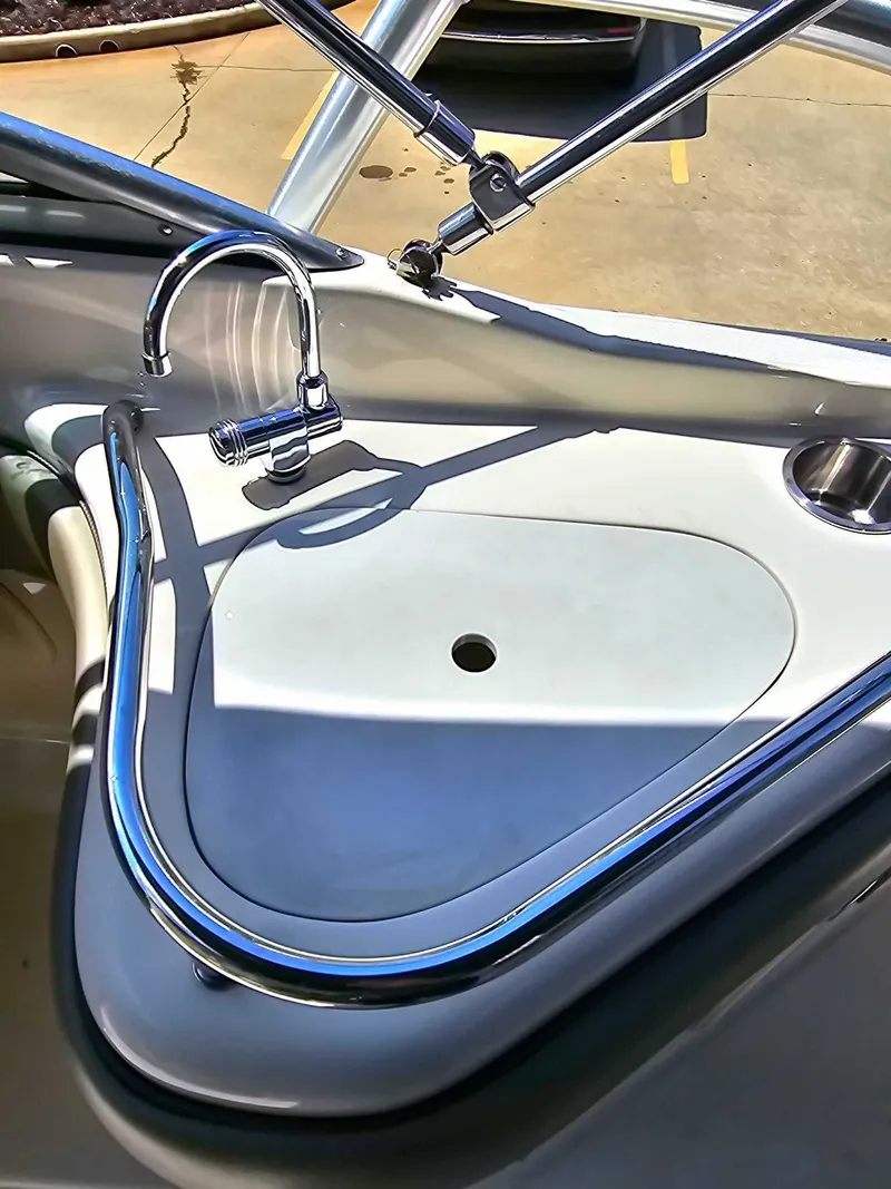 Slide: The Image of Sea Ray 240 Sundeck 2005 - 19