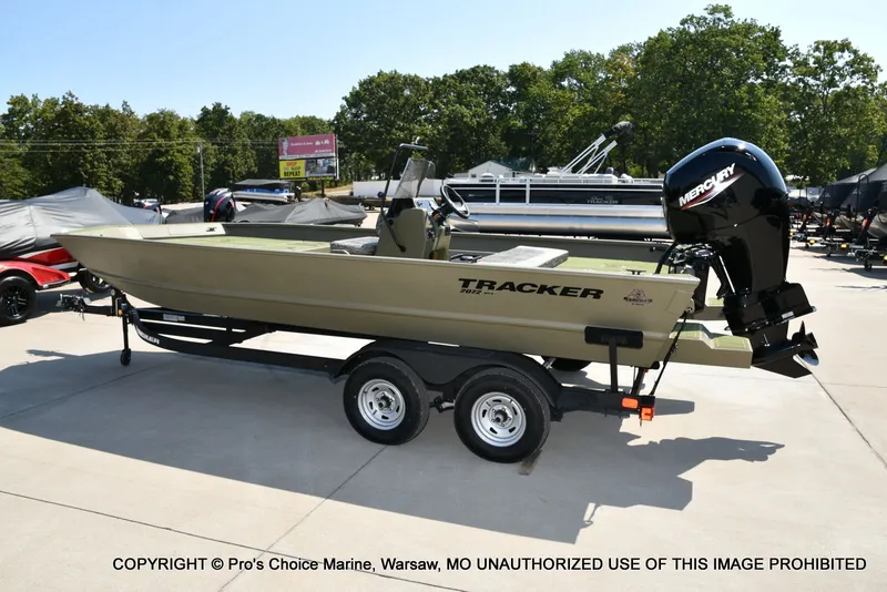 Slide: The Image of Tracker Grizzly 2072 CC 2026 - 21