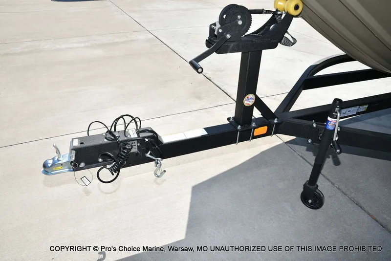 Slide: The Image of Tracker Grizzly 2072 CC 2026 - 23