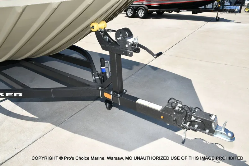 Slide: The Image of Tracker Grizzly 2072 CC 2026 - 24