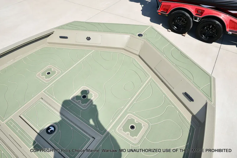 Slide: The Image of Tracker Grizzly 2072 CC 2026 - 39