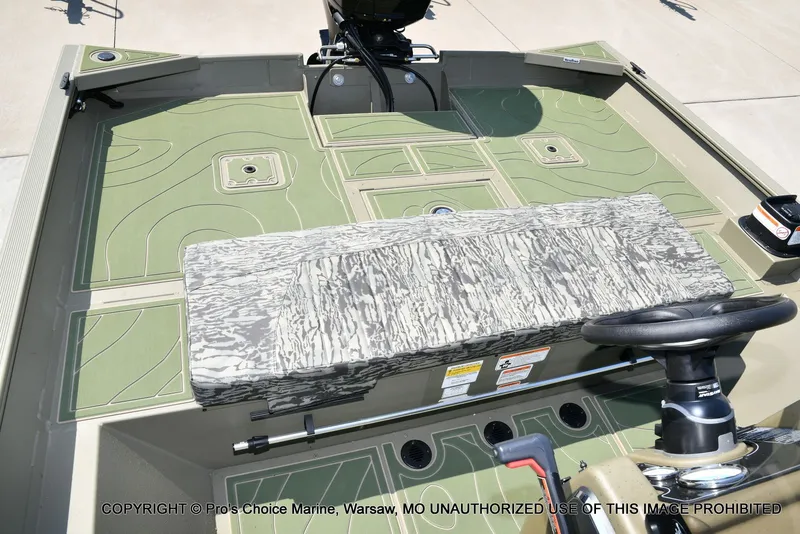 Slide: The Image of Tracker Grizzly 2072 CC 2026 - 54